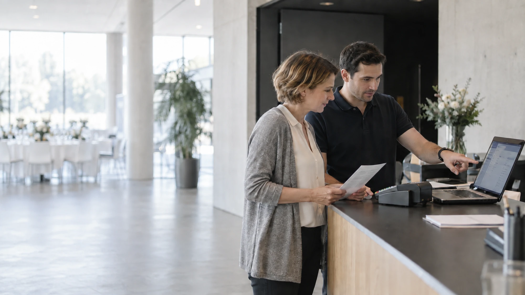Eventteam prüft Datenfluss zwischen Systemen